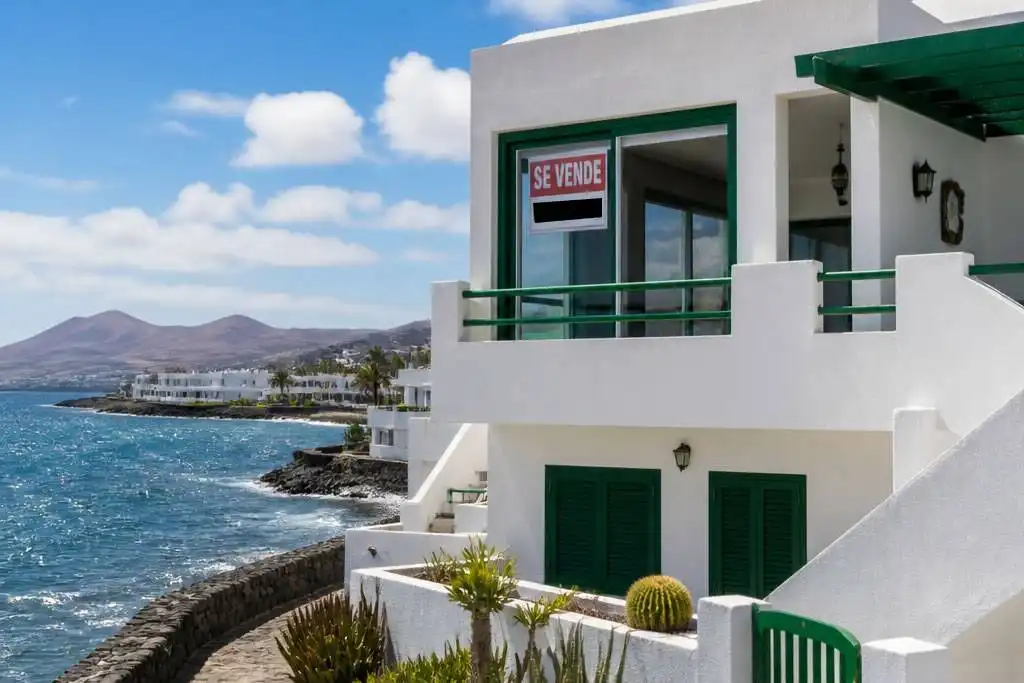 Canary Islands Government backs limiting property purchases by foreigners