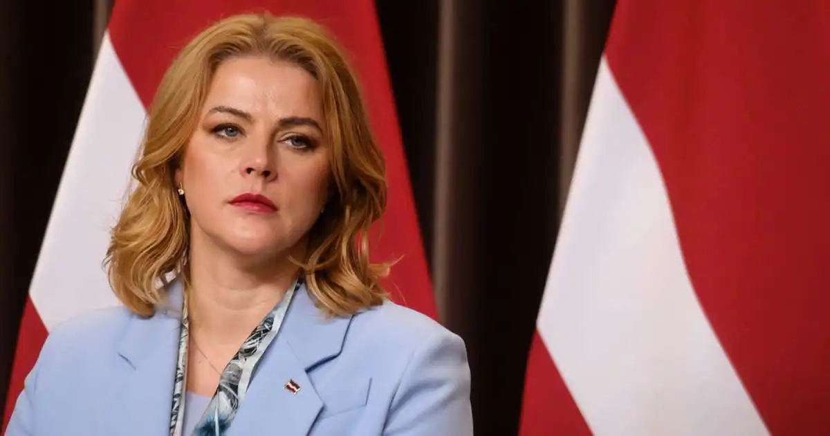 Forsætisráðherrann segir einnig af sér