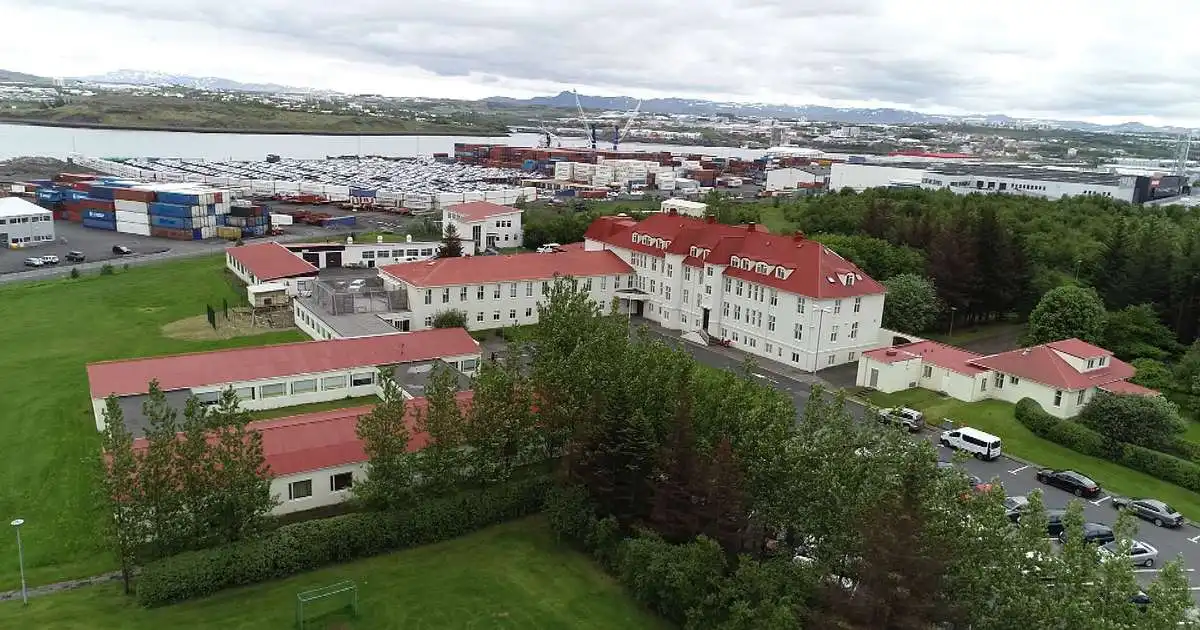 Fyrrverandi deildarstjóri á öryggisgeðdeild fær 800 þúsund frá ríkinu