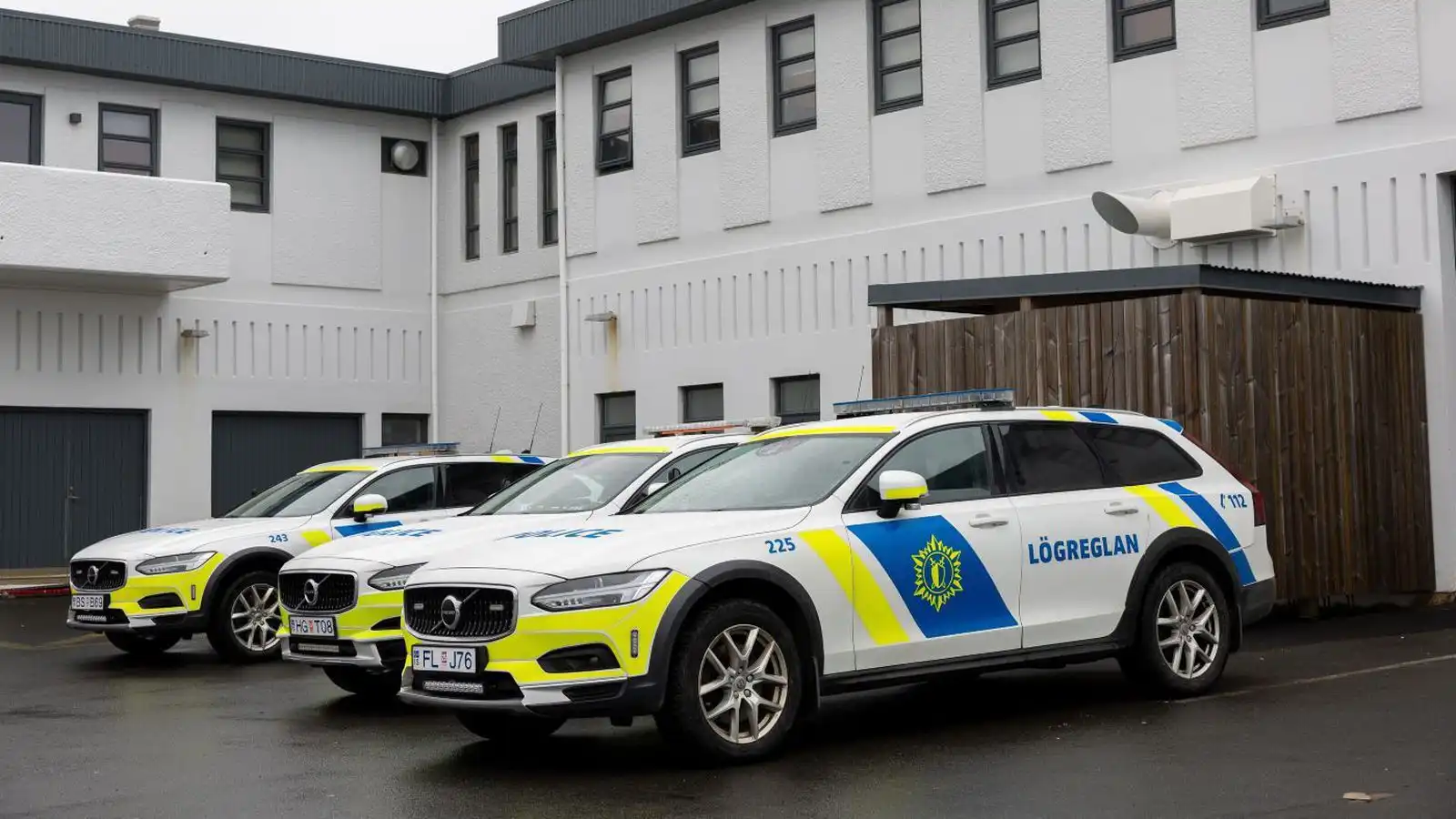 Gæslu­varð­hald fósturföðurins fram­lengt um tvær vikur - Vísir