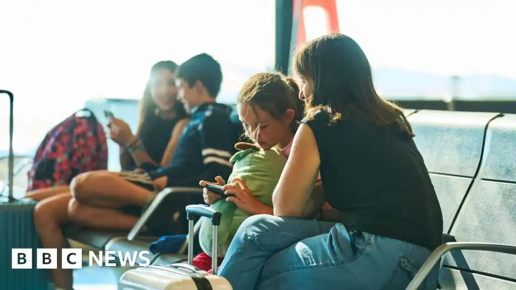 Government expands e-gate access to include younger children