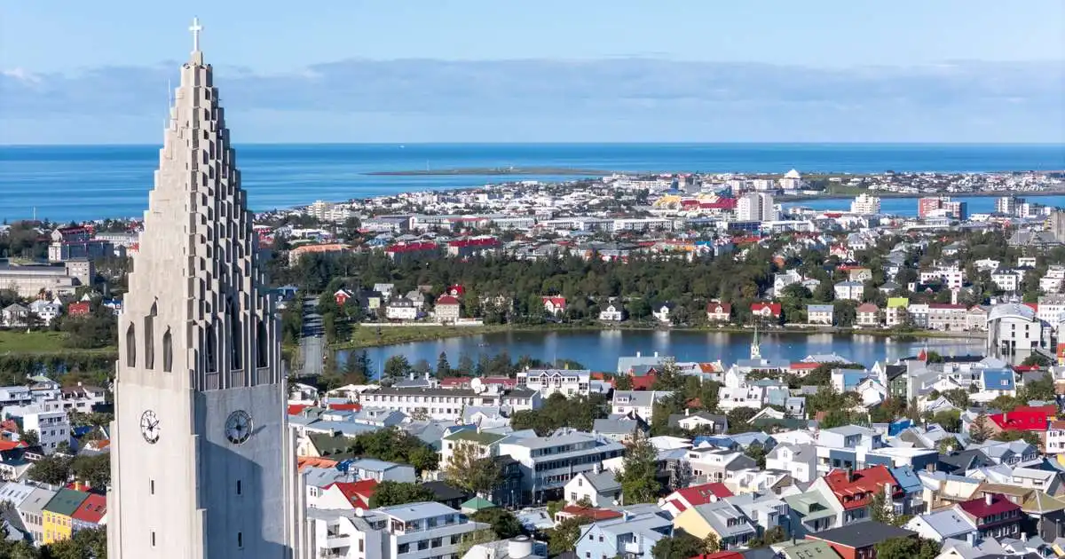 Hlýnar með hægri suðlægri átt og hækkandi sól