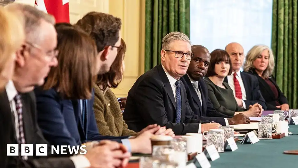 How could Labour MPs force a leadership contest and how would it work?
