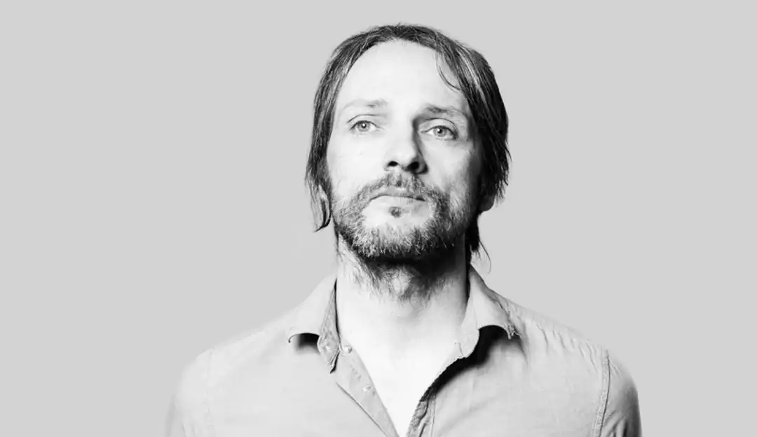 Hrafn droppaði skóla fyrir rokkið - „Maður er bara alveg baksviðs í einhverri taugahrúgu“ - DV