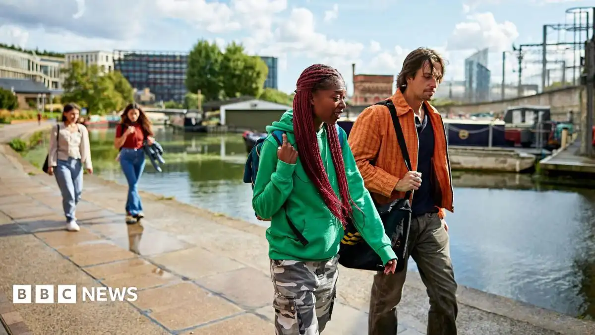 NHS to reward people who walk 30 minutes a day