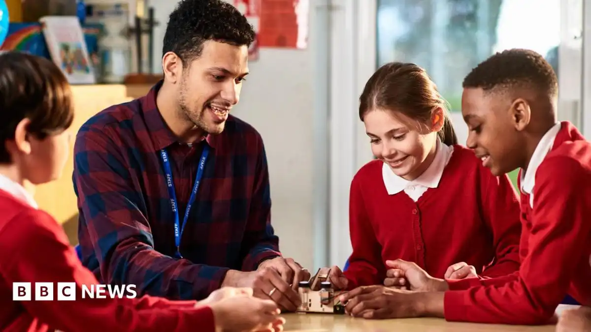 Teachers in England to get 3.5% pay rise