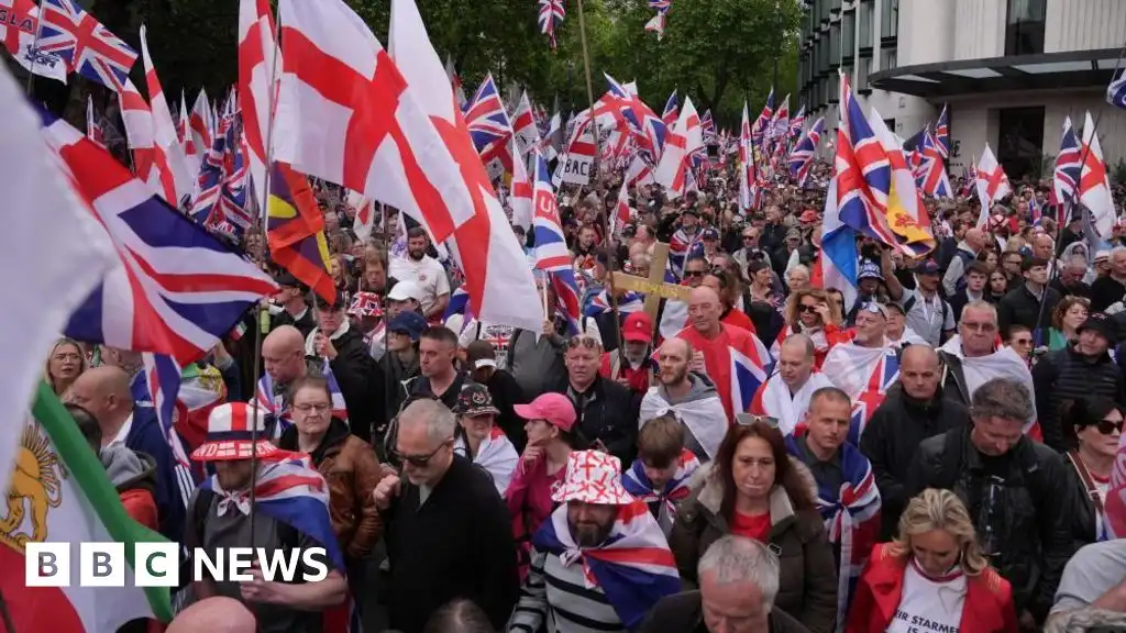 Tens of thousands descend on London for rival protests