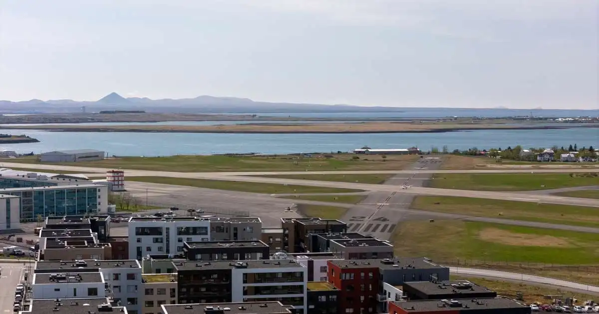Tvær flugvélar voru í hættu á að fljúga á þyrlu við Reykjavíkurflugvöll