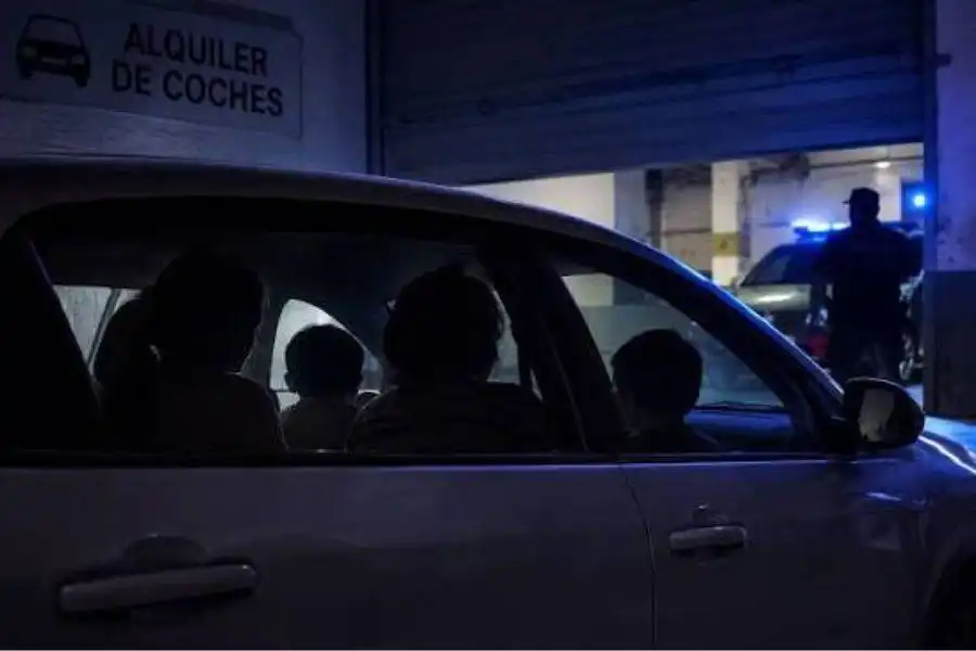 Two women and two children locked inside car hire depot in Lanzarote